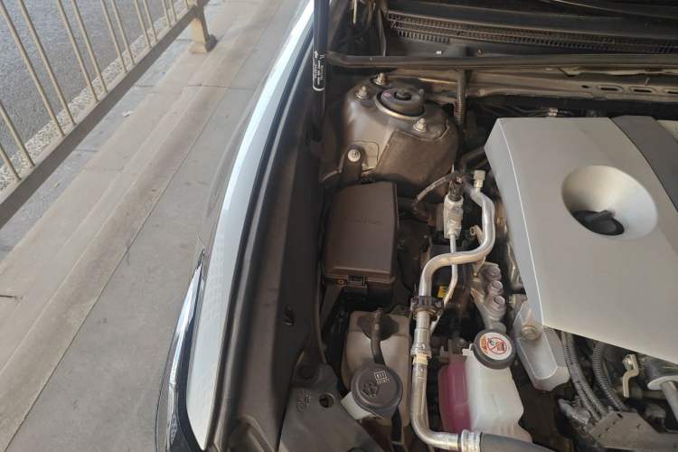 Used Lexus ES 2020 300h Premier Edition Engine Bay Right