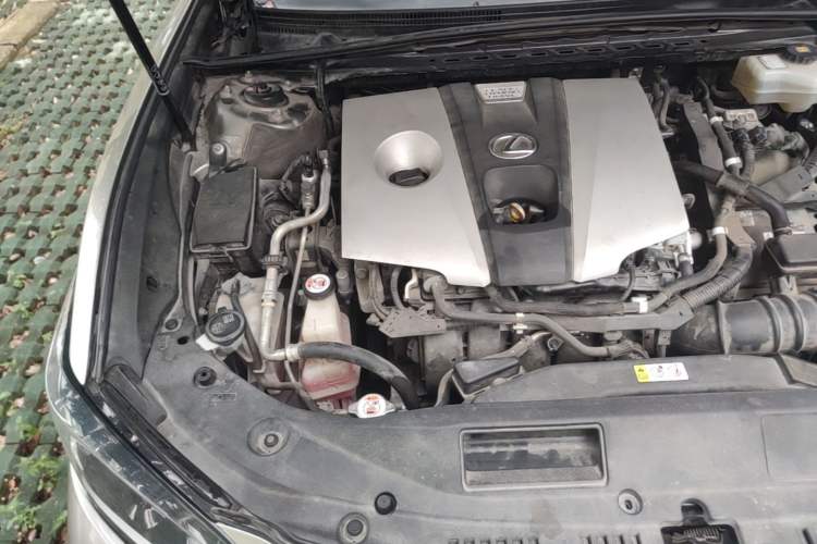 Used Lexus ES 2020 300h Premier Edition Engine Bay Right