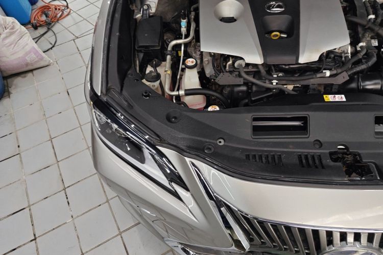 Used Lexus ES 2020 300h Premier Edition Engine Bay Right