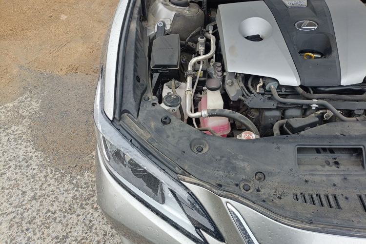Used Lexus ES 2020 300h Premier Edition Engine Bay Right