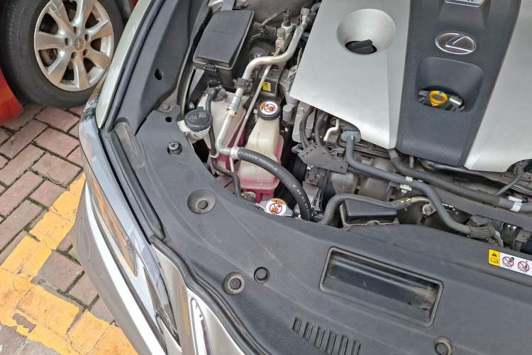 Used Lexus ES 2020 300h Premium Edition Engine Bay Right
