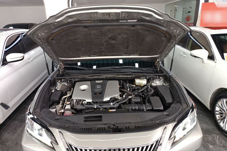 Used Lexus ES 2020 300h Premier Edition Engine Bay