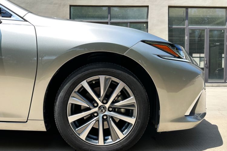 Used Lexus ES 2020 300h Premier Edition Exterior 1