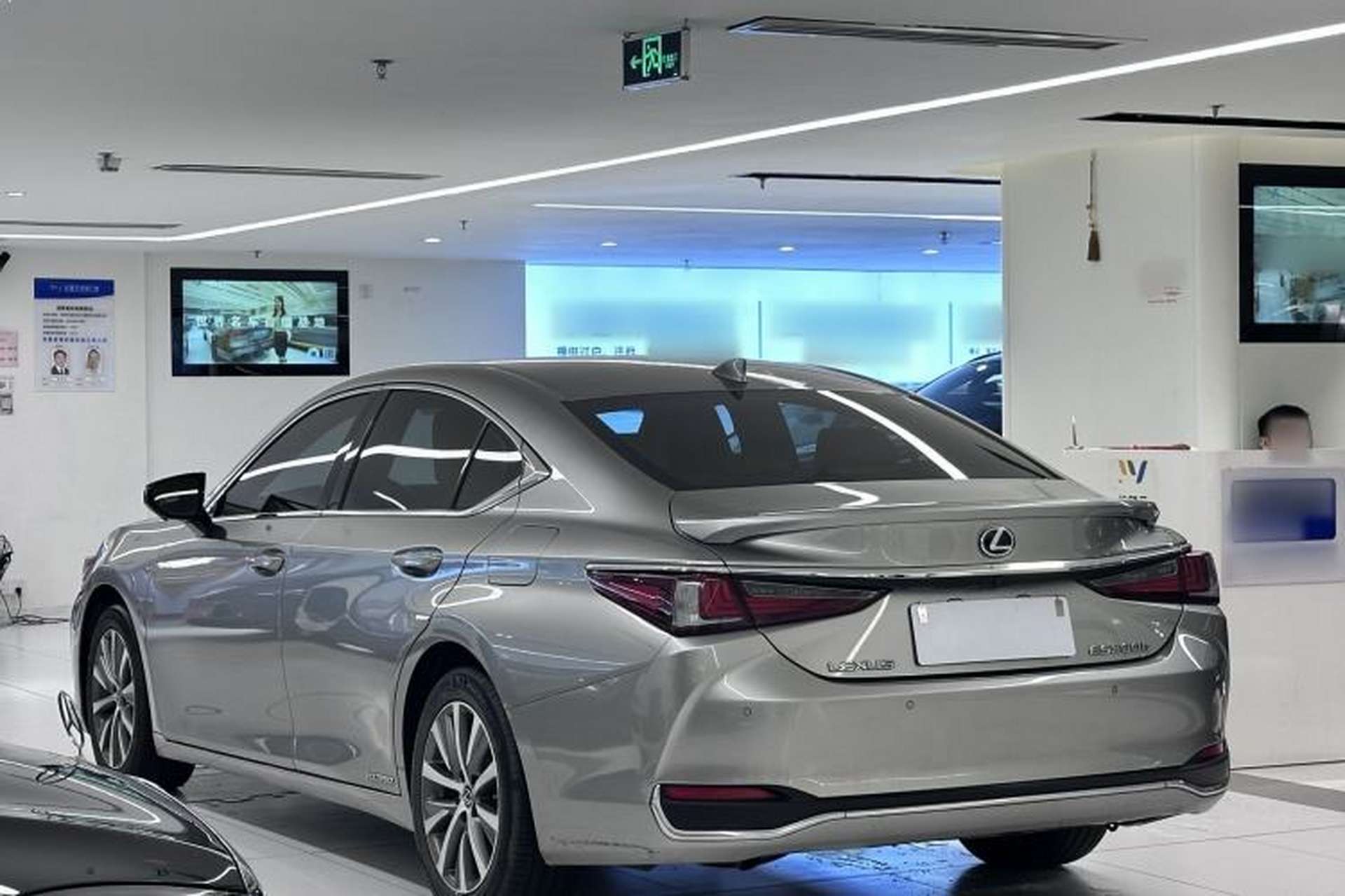 Used Lexus ES 2020 300h Premier Edition Exterior 3