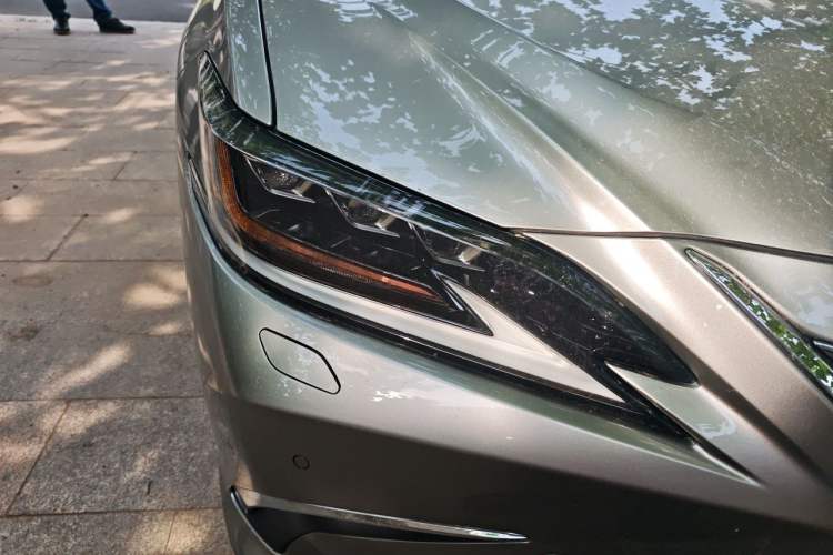 Used Lexus ES 2020 300h Premium Edition Exterior 3