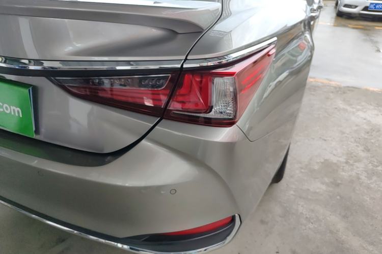 Used Lexus ES 2020 300h Premier Edition Exterior 3