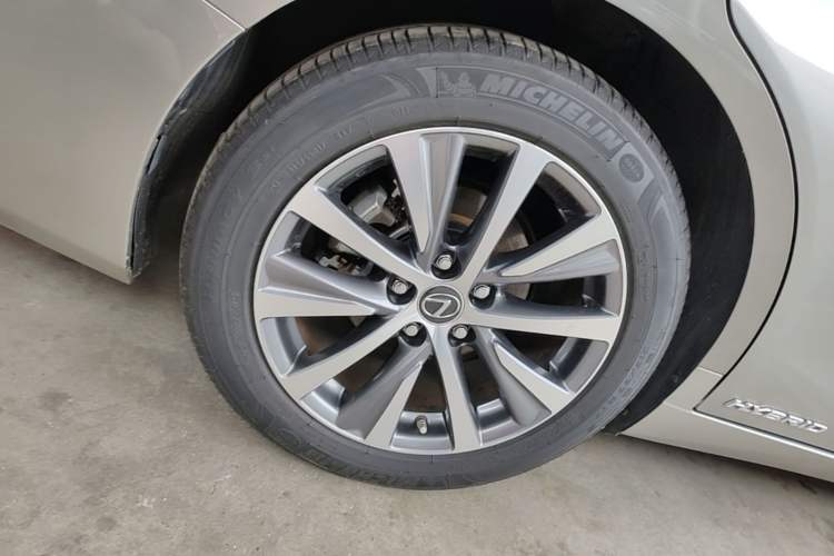 Used Lexus ES 2020 300h Premier Edition Exterior 5