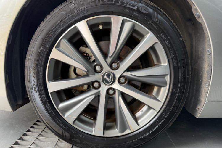 Used Lexus ES 2020 300h Premier Edition Exterior 6