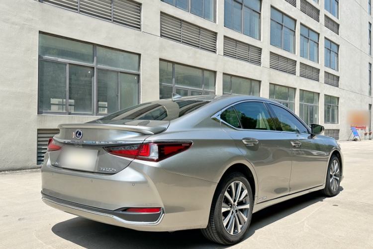 Used Lexus ES 2020 300h Premier Edition Exterior 7
