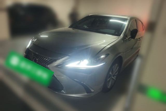 Used Lexus ES 2020 300h Premier Edition