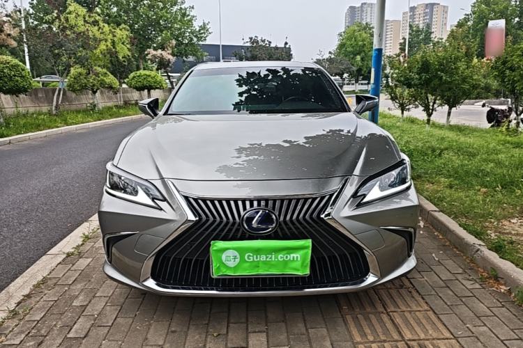 Used Lexus ES 2020 300h Premier Edition Front