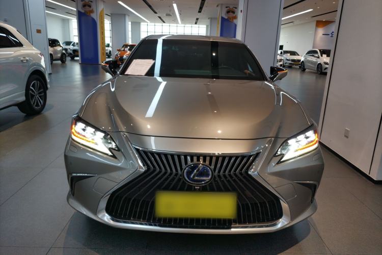 Used Lexus ES 2020 300h Deluxe Edition Front