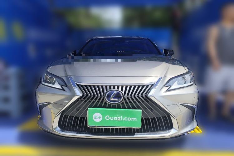 Used Lexus ES 2020 300h Premier Edition Front