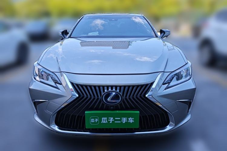Used Lexus ES 2020 300h Premier Edition Front