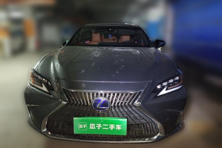 Used Lexus ES 2020 300h Deluxe Edition Front