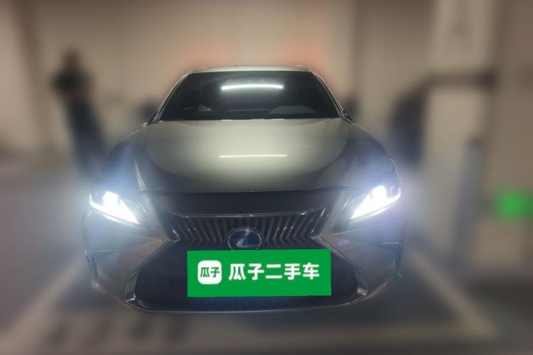 Used Lexus ES 2020 300h Premier Edition Front