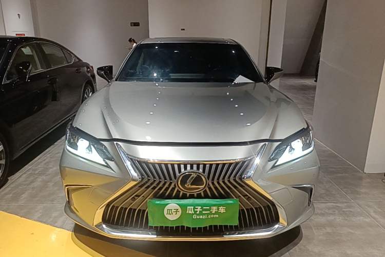 Used Lexus ES 2020 200 Luxury Edition Front