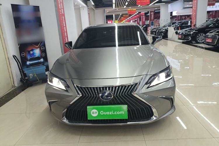 Used Lexus ES 2020 300h Premier Edition Front