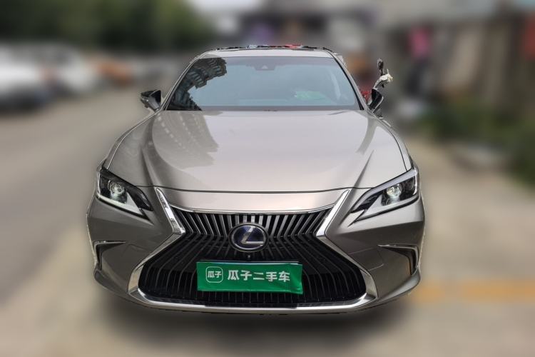 Used Lexus ES 2020 300h Premier Edition Front