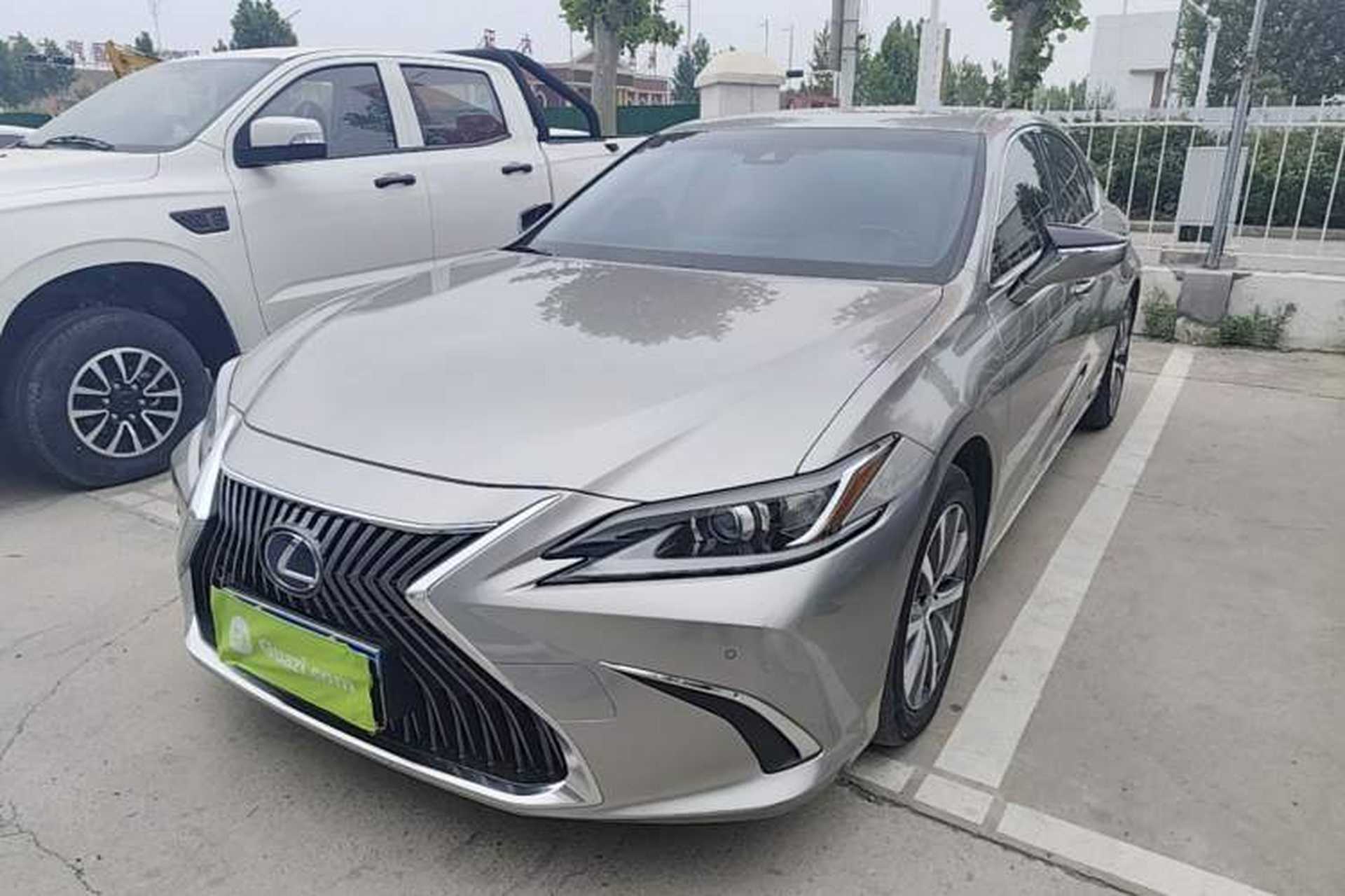 Used Lexus ES 2020 300h Premier Edition Front Left 45 Deg