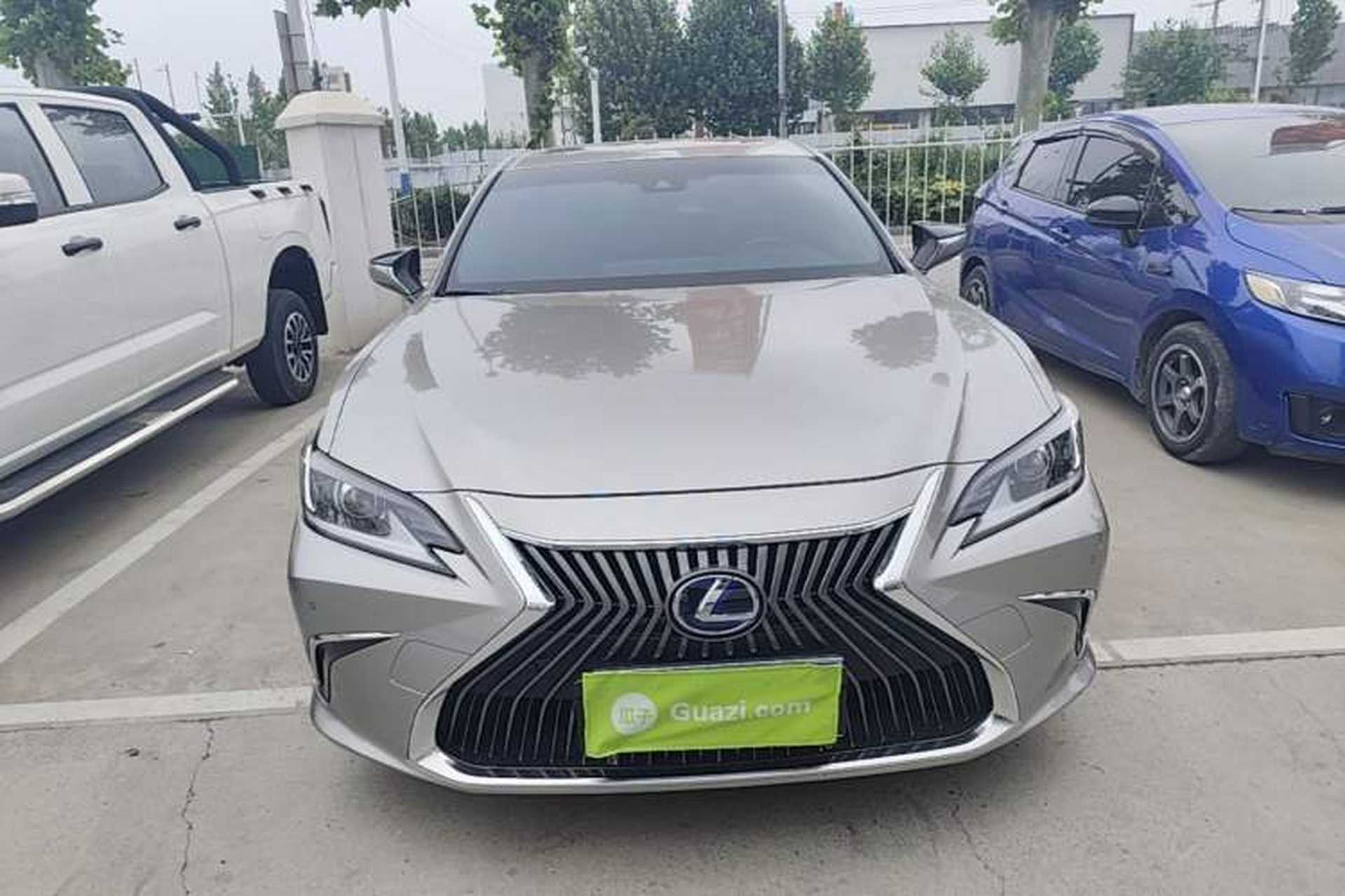 Used Lexus ES 2020 300h Premier Edition Front