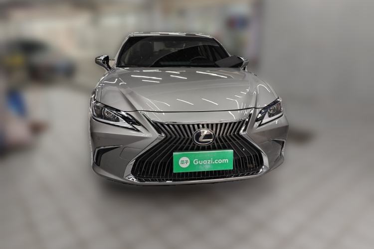 Used Lexus ES 2020 300h Premier Edition Front