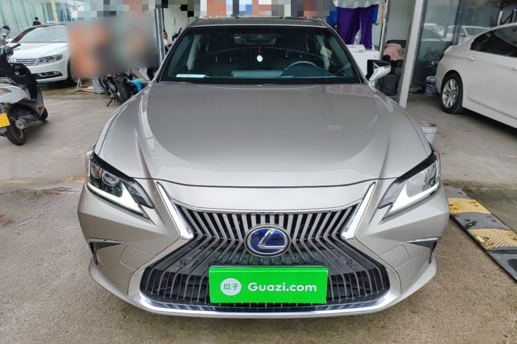 Used Lexus ES 2020 300h Premier Edition Front