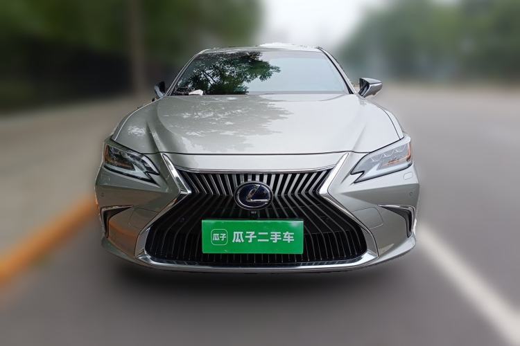 Used Lexus ES 2020 300h Premium Edition Front