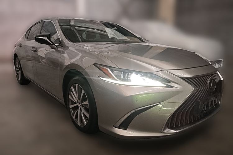 Used Lexus ES 2020 200 Excellence Edition Front Right 45 Deg