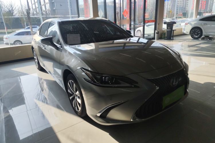 Used Lexus ES 2020 200 Excellence Edition Front Right 45 Deg