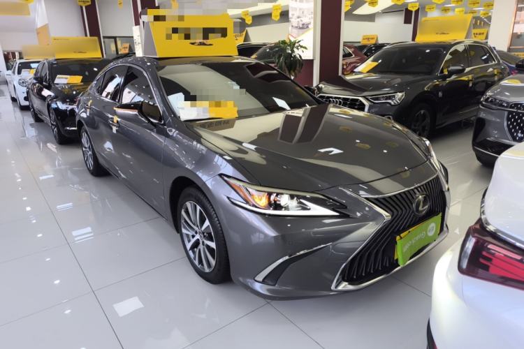 Used Lexus ES 2020 200 Luxury Edition Front Right 45 Deg