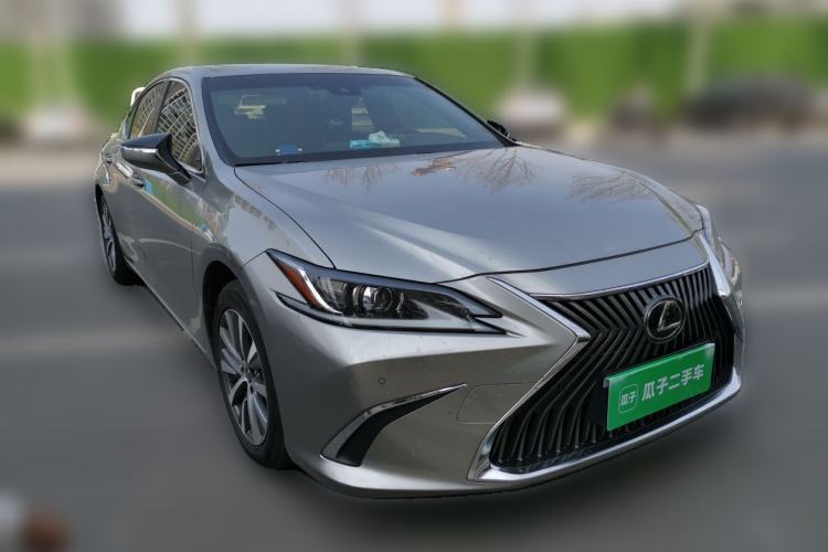Used Lexus ES 2020 200 Excellence Edition Front Right 45 Deg