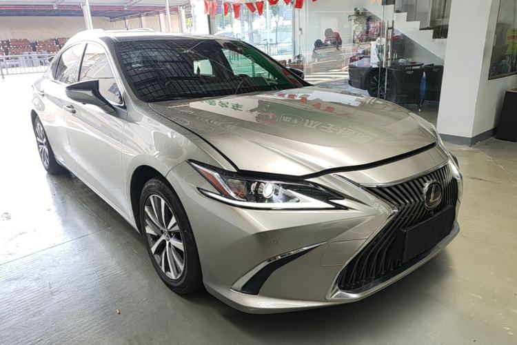 Used Lexus ES 2020 200 Excellence Edition Front Right 45 Deg