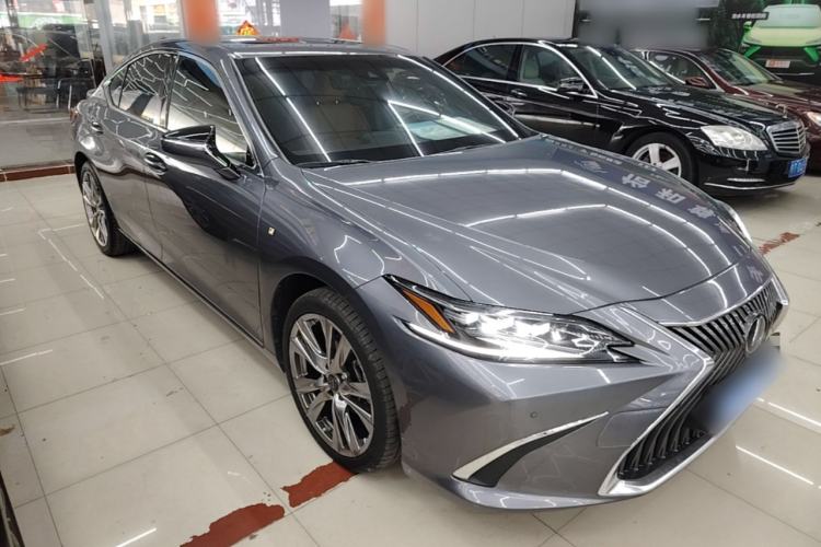 Used Lexus ES 2020 200 Excellence Edition Front Right 45 Deg