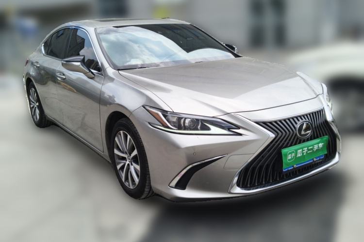 Used Lexus ES 2020 260 Excellence Edition Front Right 45 Deg