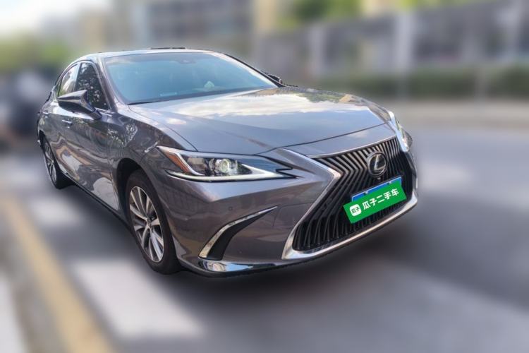Used Lexus ES 2020 200 Excellence Edition Front Right 45 Deg
