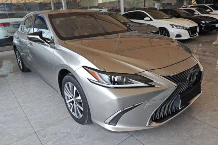 Used Lexus ES 2020 200 Excellence Edition Front Right 45 Deg