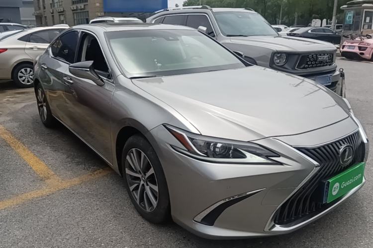 Used Lexus ES 2020 200 Excellence Edition Front Right 45 Deg