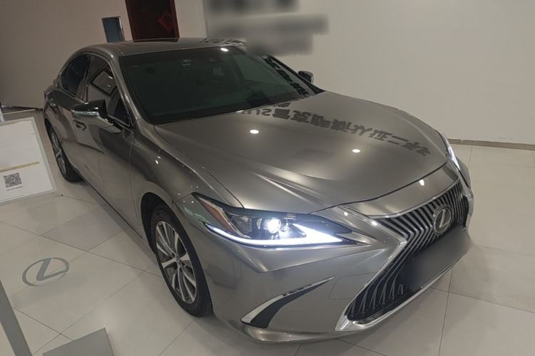 Used Lexus ES 2020 200 Excellence Edition Front Right 45 Deg