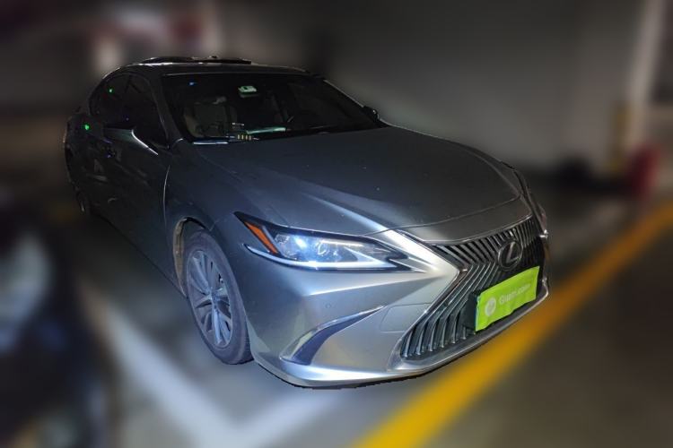 Used Lexus ES 2020 200 Excellence Edition Front Right 45 Deg