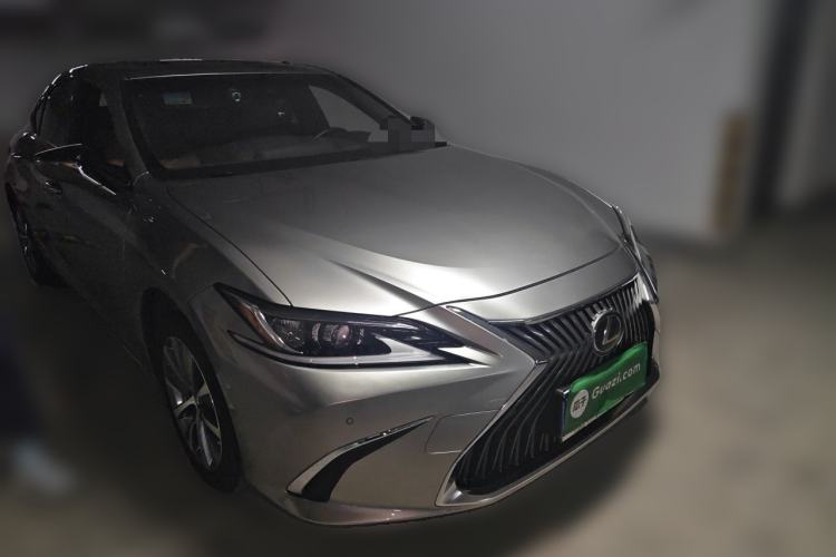 Used Lexus ES 2020 200 Excellence Edition Front Right 45 Deg