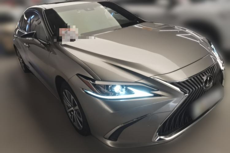 Used Lexus ES 2020 200 Luxury Edition Front Right 45 Deg