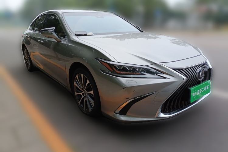 Used Lexus ES 2020 300h Premium Edition Front Right 45 Deg