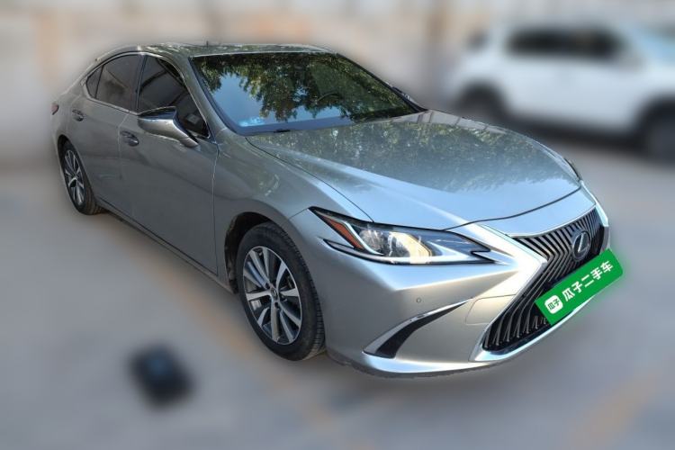 Used Lexus ES 2020 200 Luxury Edition Front Right 45 Deg