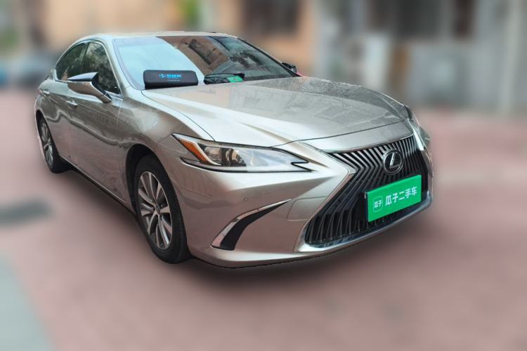 Used Lexus ES 2020 260 Excellence Edition Front Right 45 Deg