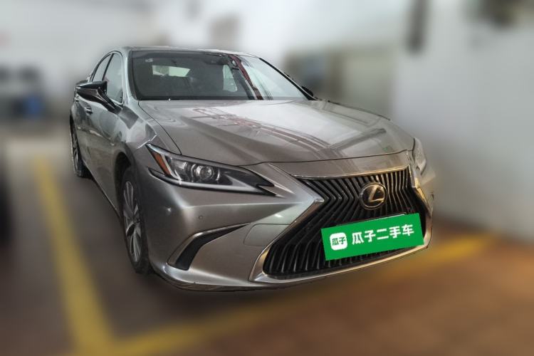 Used Lexus ES 2020 200 Excellence Edition Front Right 45 Deg