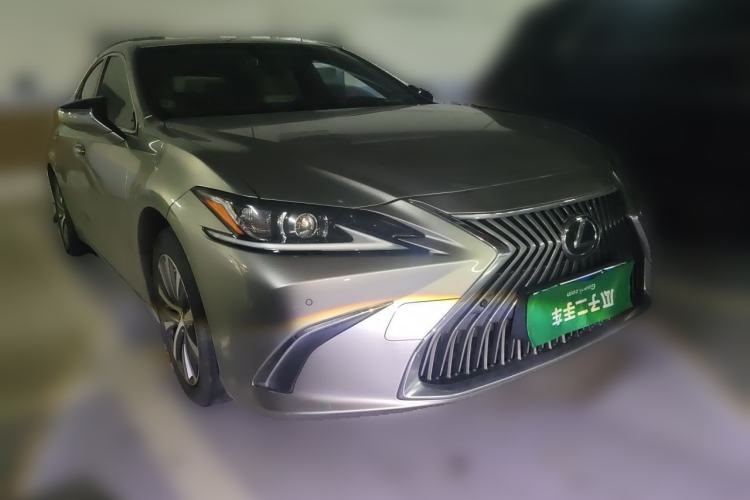 Used Lexus ES 2020 200 Excellence Edition Front Right 45 Deg