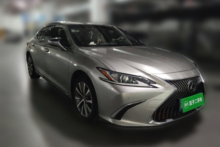 Used Lexus ES 2020 200 Excellence Edition Front Right 45 Deg