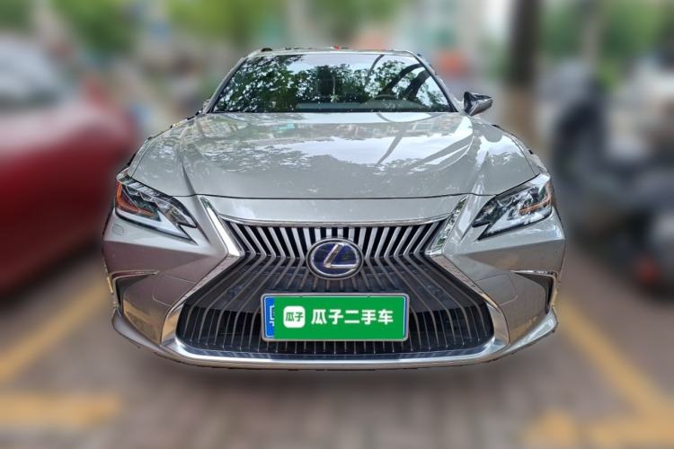 Used Lexus ES 2020 300h Premium Edition Front