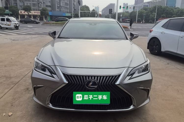 Used Lexus ES 2020 300h Premier Edition Front